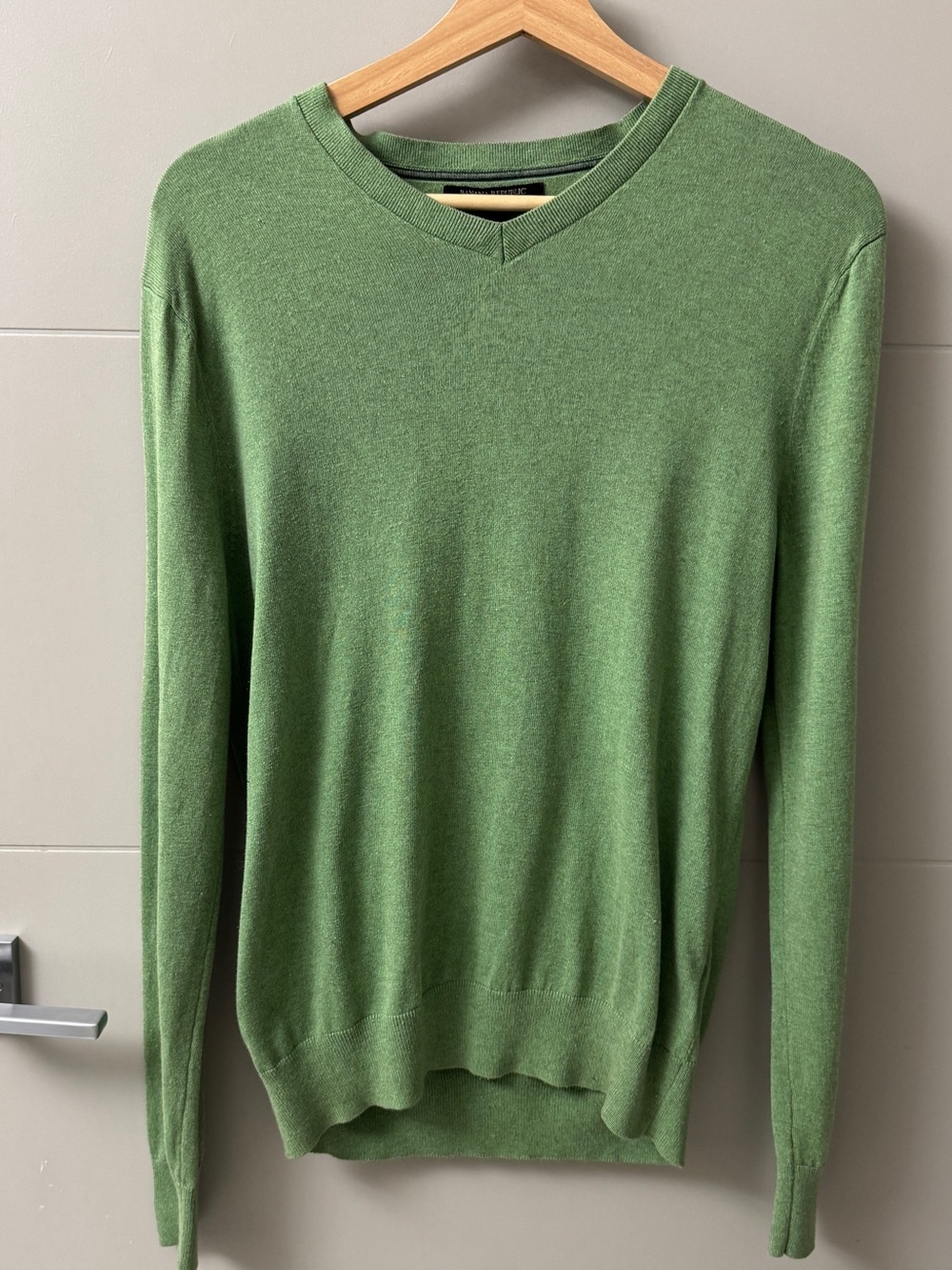Banana Republic Men’s Small Green V-Neck Sweater